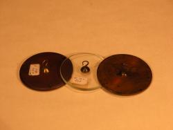 Apparecchio per l’adesione  a tre dischi di vetro, rame e legno